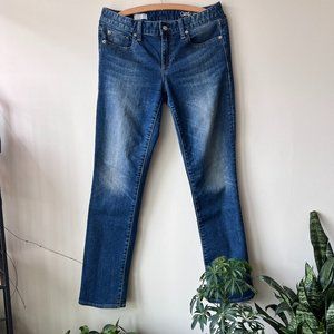 Gently Worn GAP 1969 Women's Real Straight Jeans Medium Denim Blue Wash Stretch